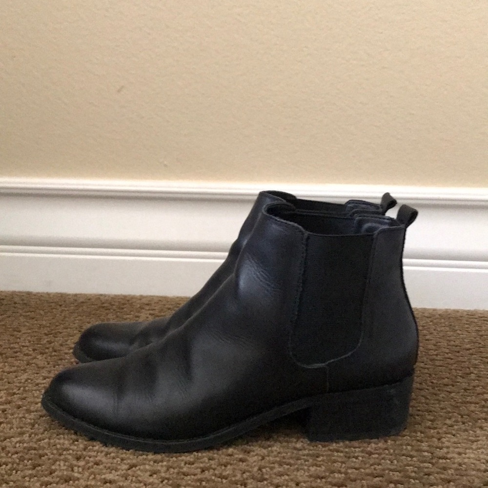 Steve Madden Black Leather Booties